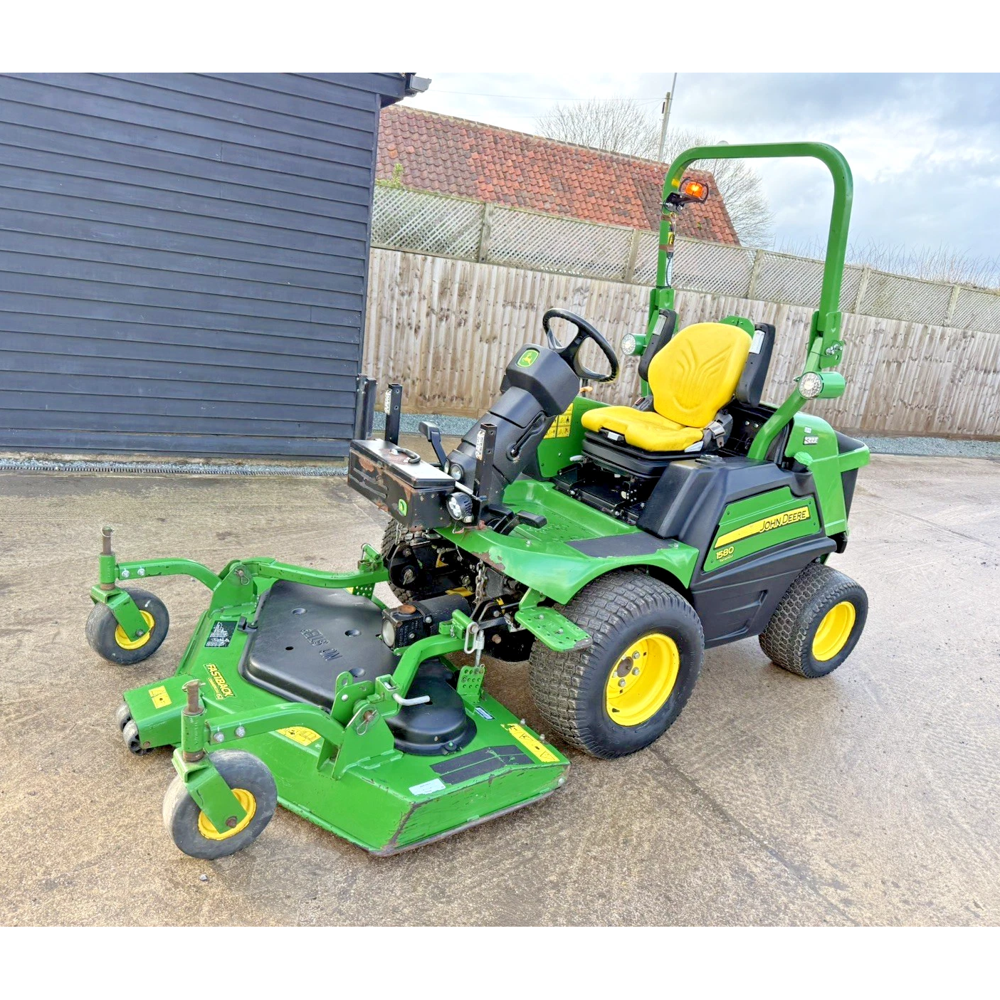 2020 JOHN DEERE 1580 OUTFRONT DIESEL RIDE ON MOWER | 1443HOURS